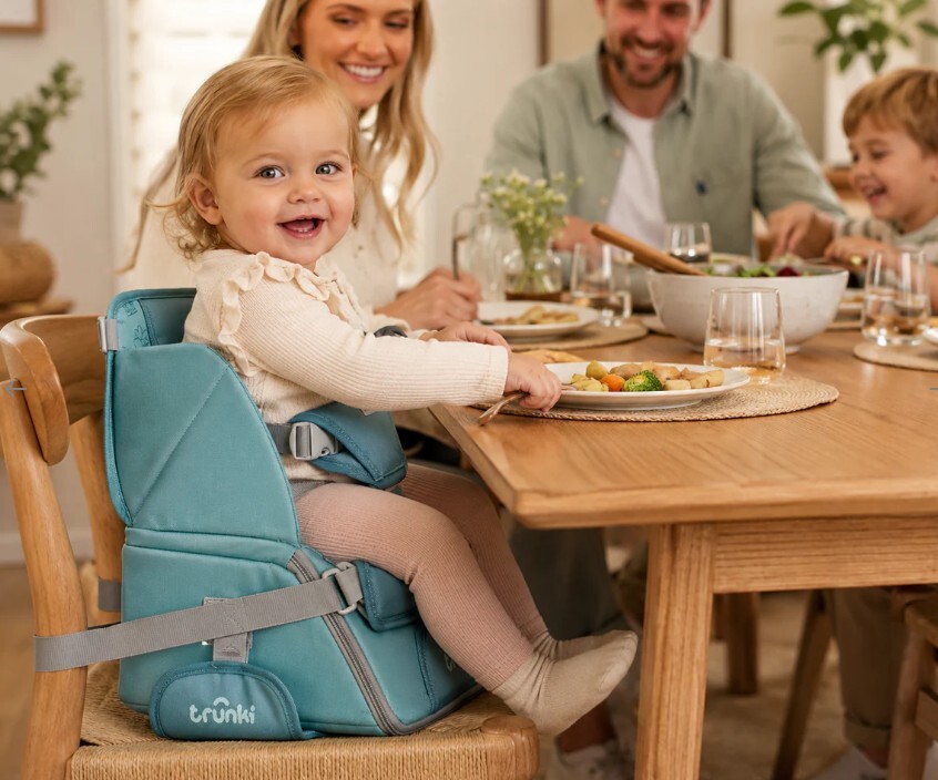 Prenosná jedálenská stolička Trunki Rise & Dine